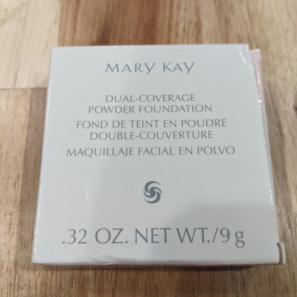 Mary Kay Bronze Dual- Coverage Powder Foundation - Picture 4 of 4